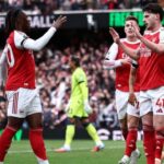 Gelandang Arsenal, Declan Rice (kanan), merayakan gol yang dicetaknya ke gawang West Ham United dalam laga lanjutan Premier League 2025/2026 di Emirates Stadium, Sabtu (4/10/2025) malam WIB.