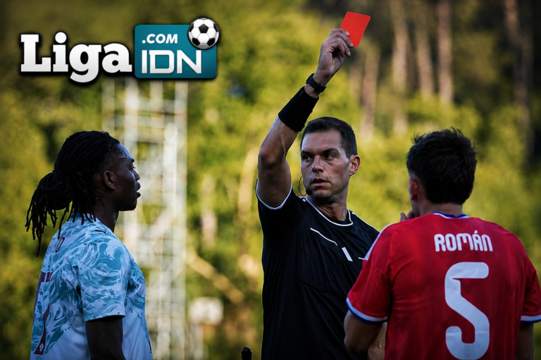 Wasit memberikan kartu merah pada Rafael Leao dan Ivan Roman di laga Timnas Portugal vs Timnas Chili